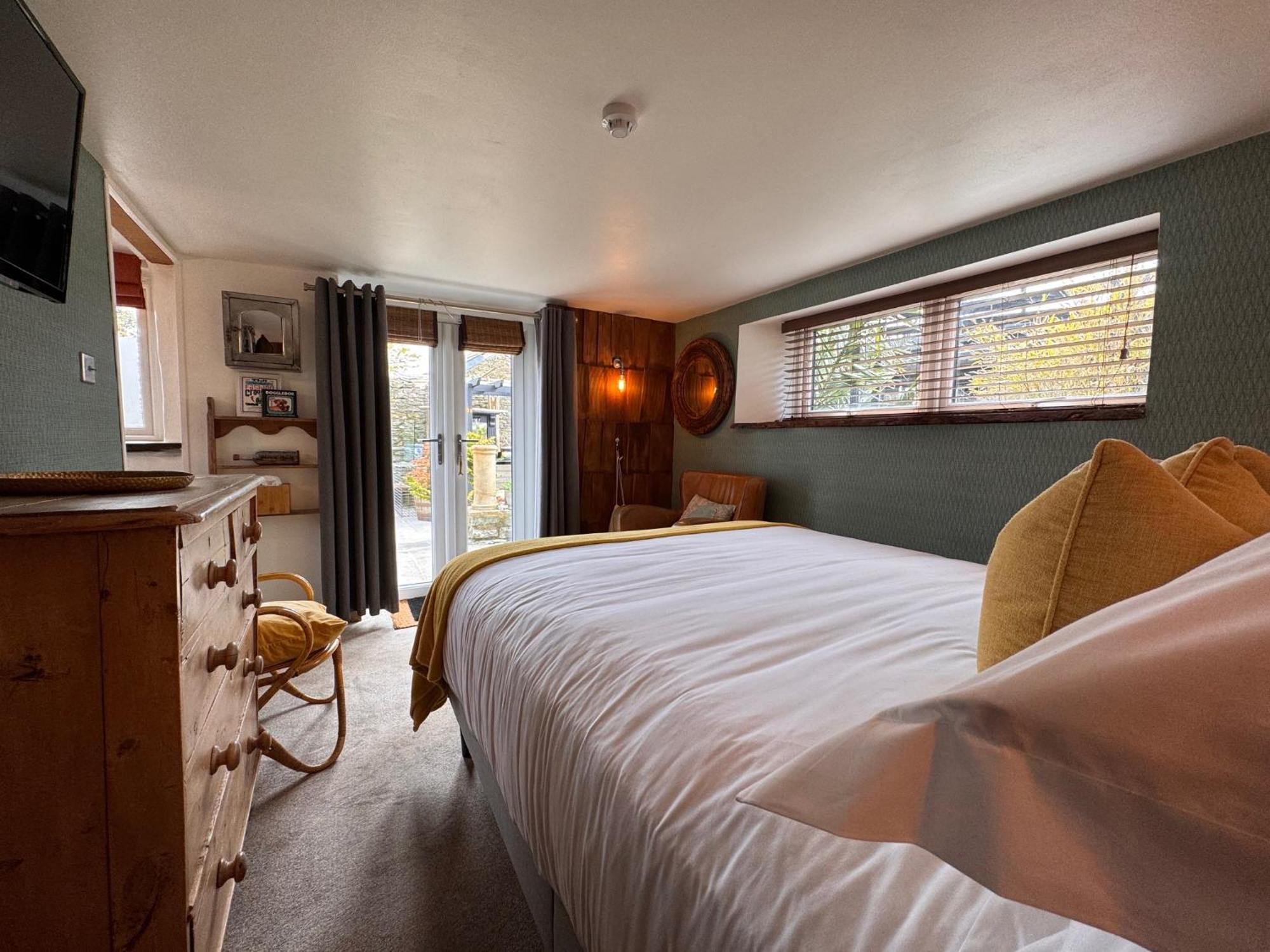 Bed and Breakfast Brightham House - Exclusively For Adults Солкомб Экстерьер фото